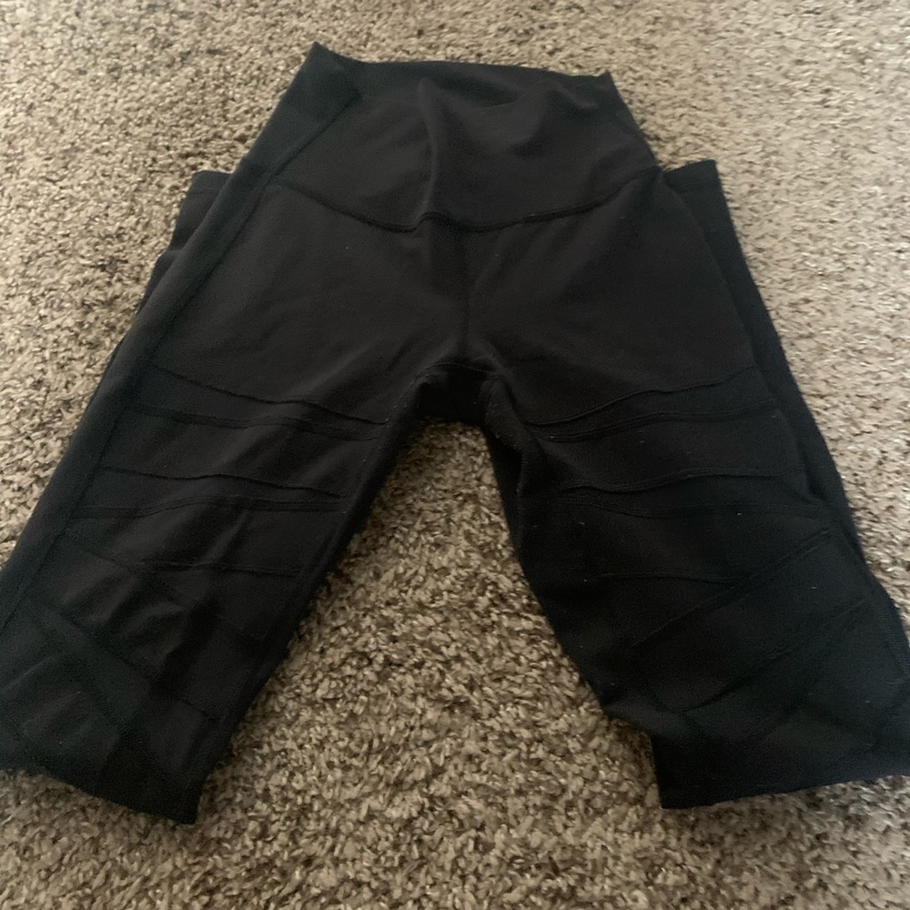 Lululemon wunder under legging mesh cutouts